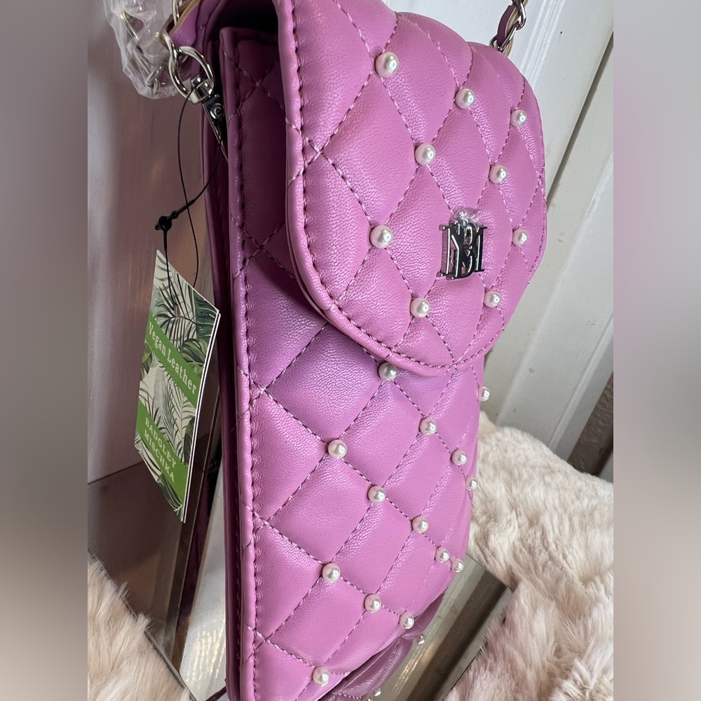 BADGLEY MISCHKA PINK QUILTED VEGAN LEATHER PEARLS CROSSBODY PHONE CASE NEW - Picture 5 of 8